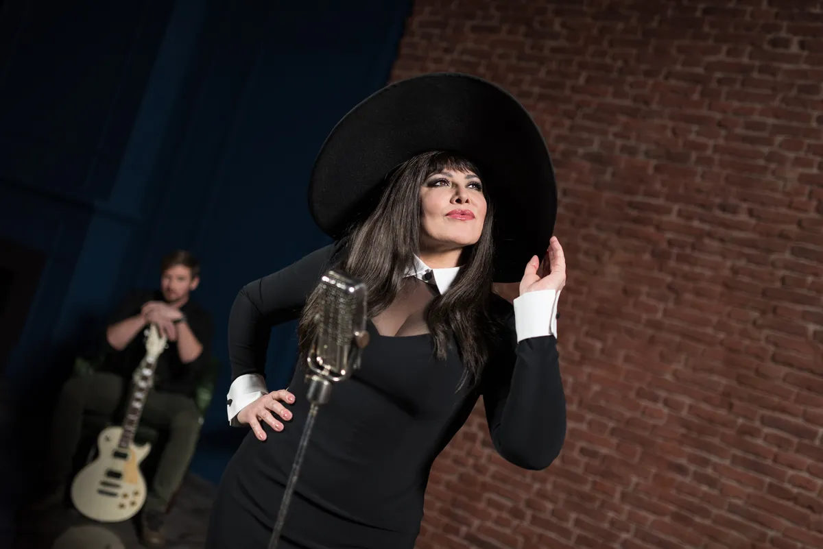 Ilona Csáková sa vracia s novým singlom a videoklipom