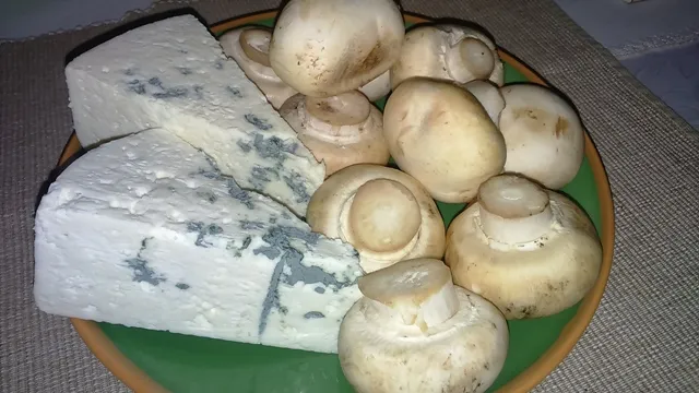 Šampiňonovo-nivová omáčka
