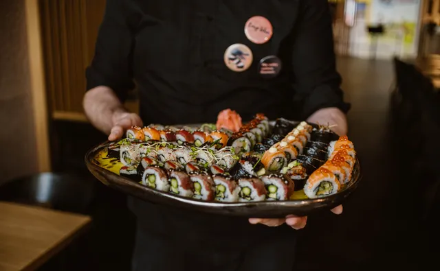 V Japonsku je sushi street food, inde vo svete delikatesa