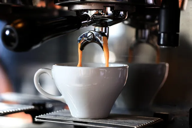 Ako si pripraviť studenú kávu, ktorá chutí aj osvieži?
