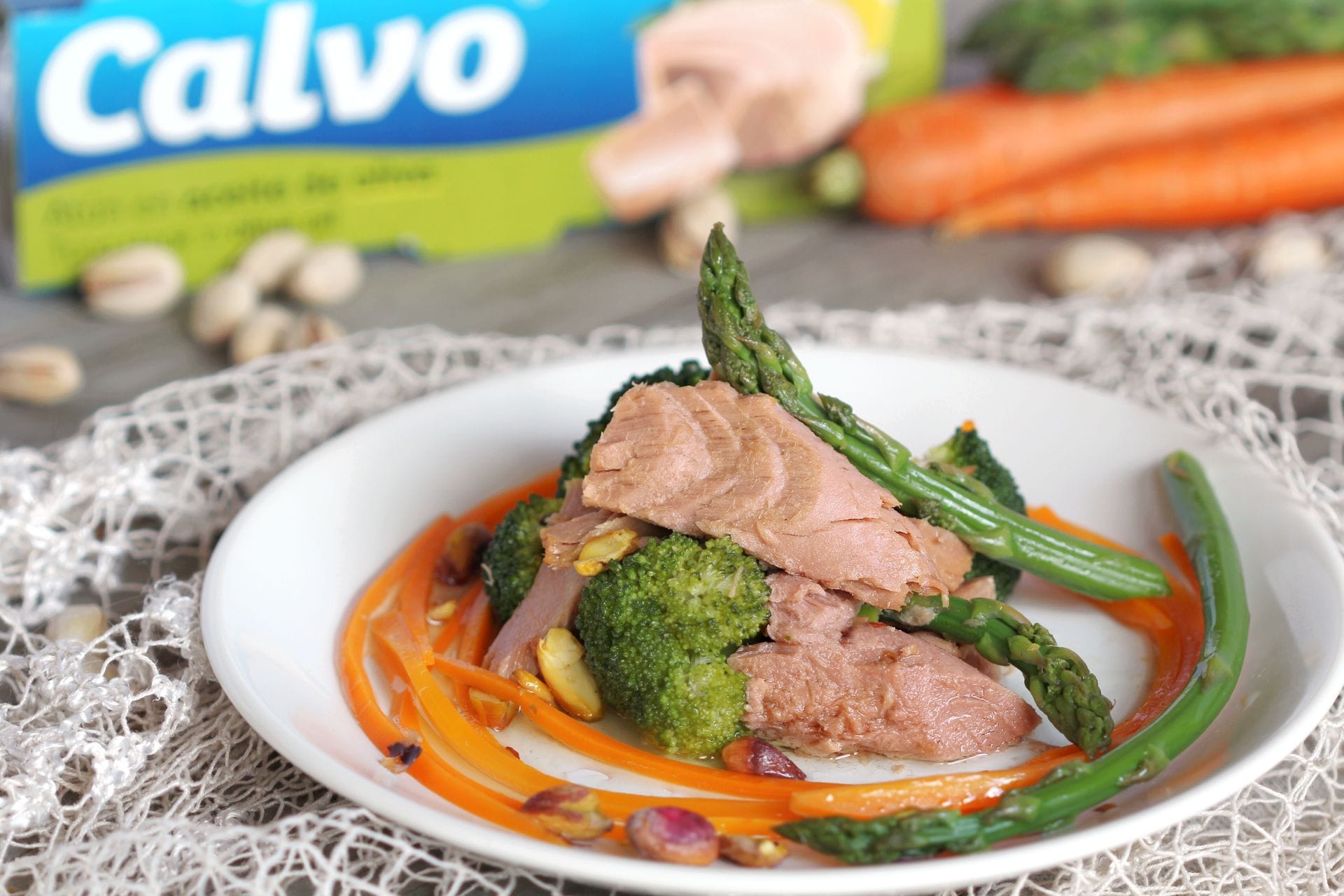 Zeleninovy_salat_s_tunakem_posazeny_pistaciemi_(1)